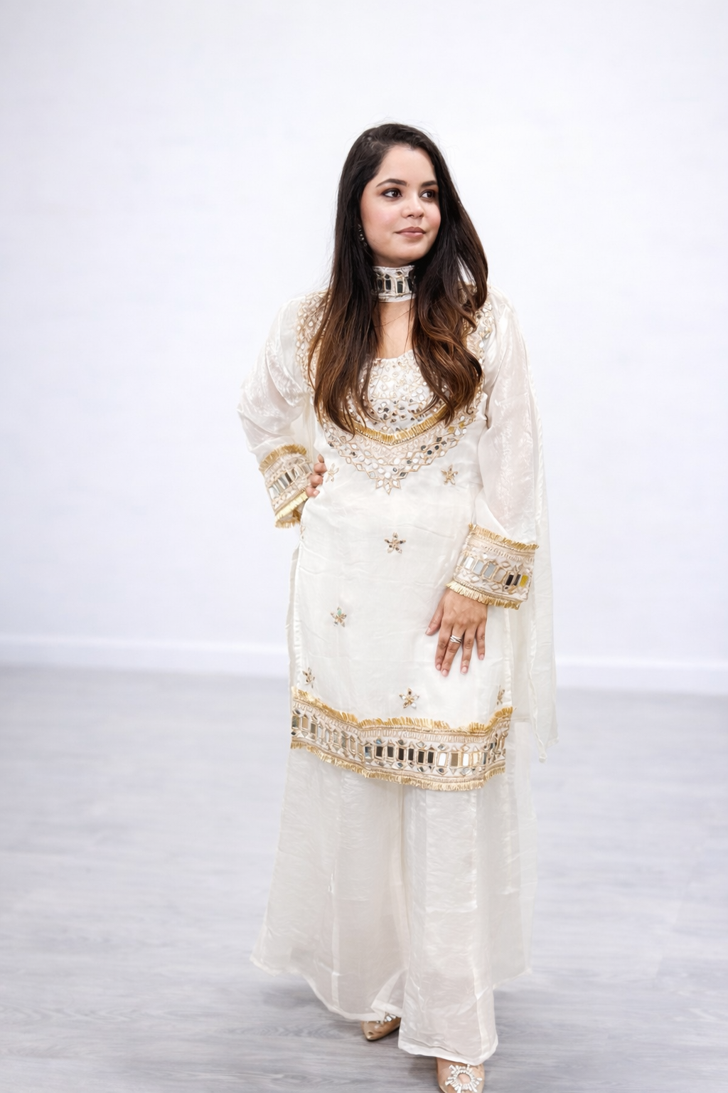 White Mirror Suit